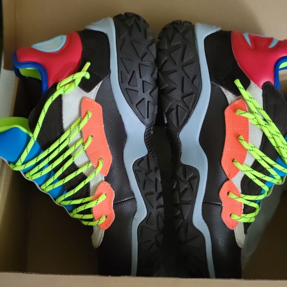 Champion. .Size 12 Mens. Multicolor - Picture 7 of 11